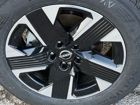 New 2025 Nissan Kicks SV w/ Illumination Package image 9