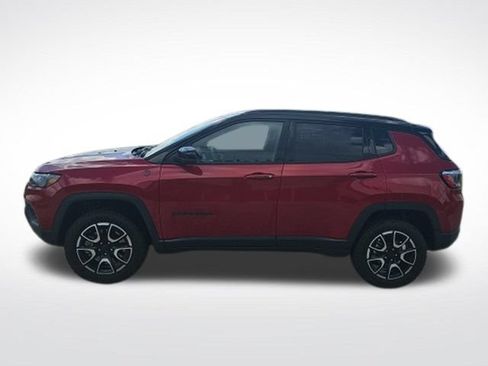 Used 2025 Jeep Compass Trailhawk AWD/4WD image 5