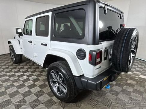 Used 2024 Jeep Wrangler Unlimited w/ Convenience Group AWD/4WD image 5