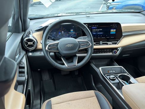 Certified 2025 Chevrolet Equinox ACTIV w/ Convenience Package III FWD image 19