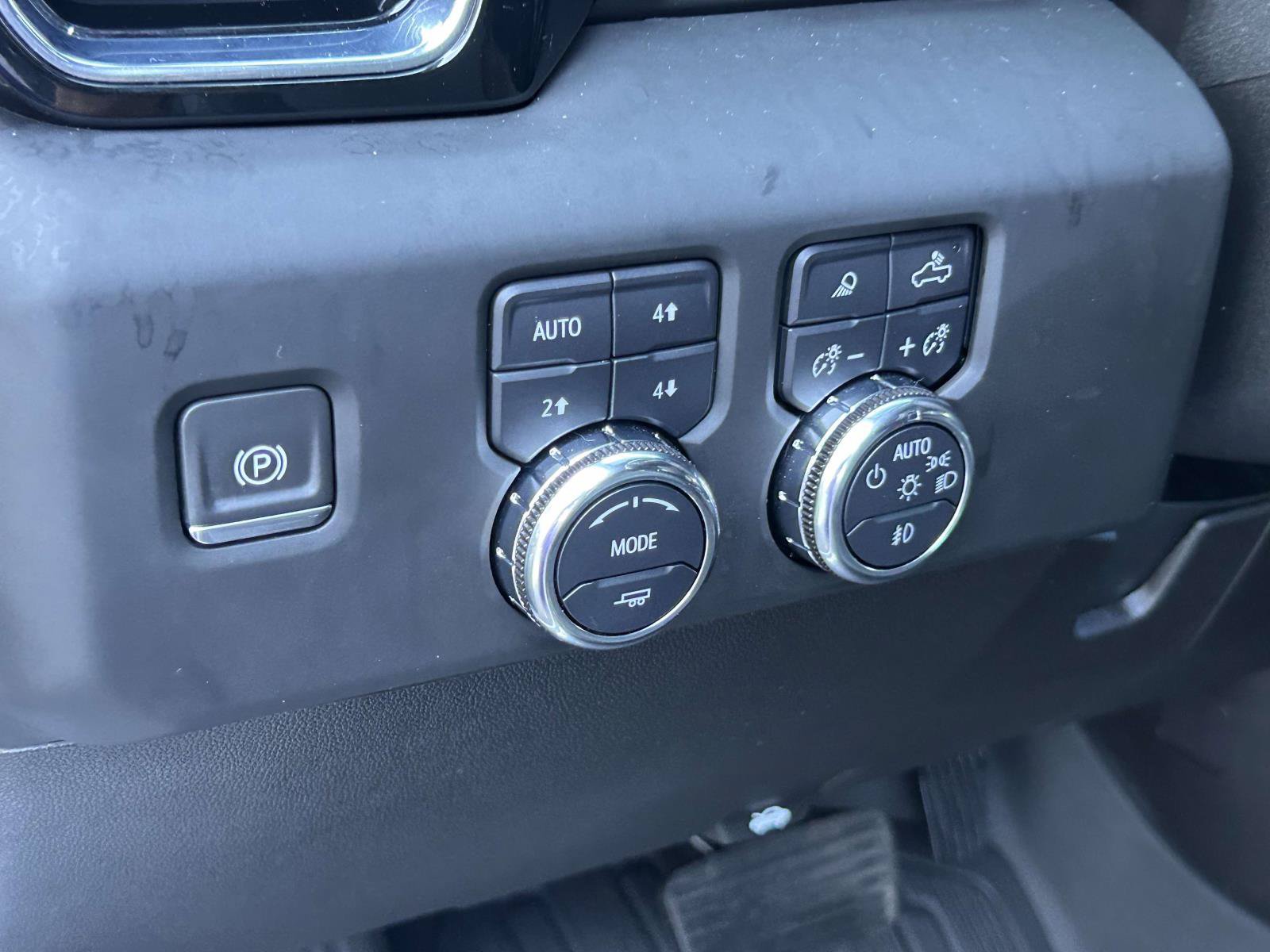Used 2024 GMC Sierra 2500 Denali w/ Denali Reserve Package AWD/4WD image 16