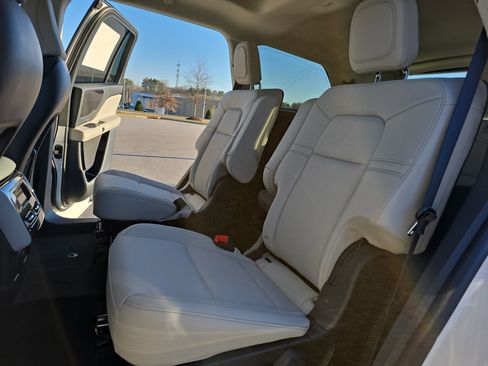 New 2026 Lincoln Aviator AWD w/ Jet Appearance Package image 15