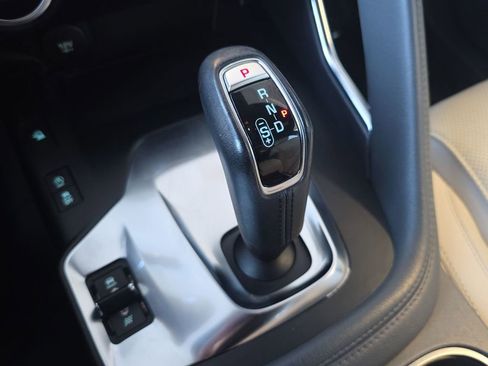 Used 2020 Jaguar E-PACE SE image 16