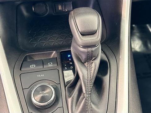 Used 2022 Toyota RAV4 XLE w/ Convenience Package image 15