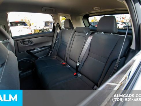 Used 2024 Nissan Rogue S image 9