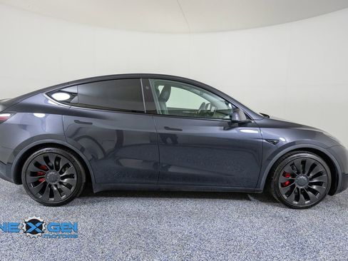 Used 2025 Tesla Model Y Performance AWD/4WD image 8