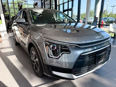 New 2025 Kia Niro LX