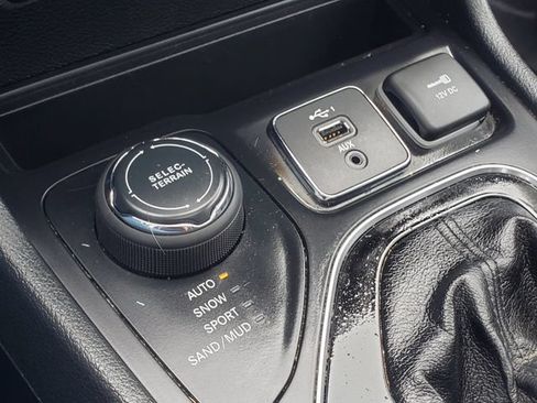 Used 2021 Jeep Cherokee Limited AWD/4WD image 22