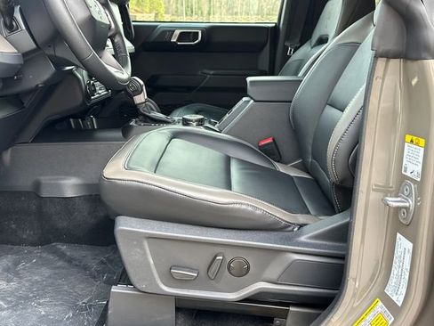 New 2025 Ford Bronco Outer Banks w/ Sasquatch Package AWD/4WD image 9