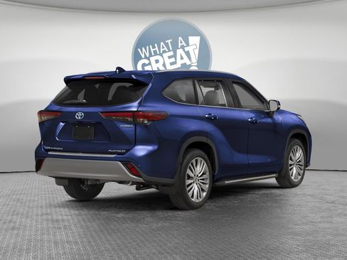 New 2026 Toyota Highlander Platinum AWD/4WD image 2