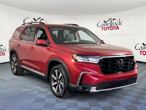 Used 2024 Honda Pilot Touring image 3