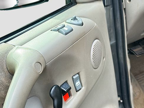 Used 2004 Chevrolet Astro Passenger AWD w/ LS Preferred Equipment Group image 8