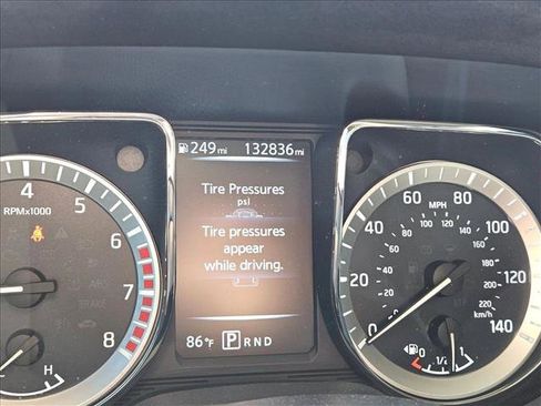 Used 2017 Nissan Titan SV image 9