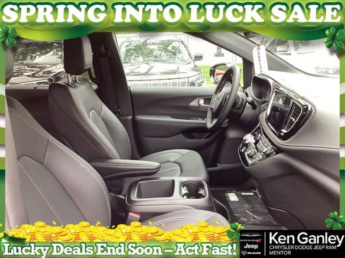 New 2026 Chrysler Pacifica Select image 19