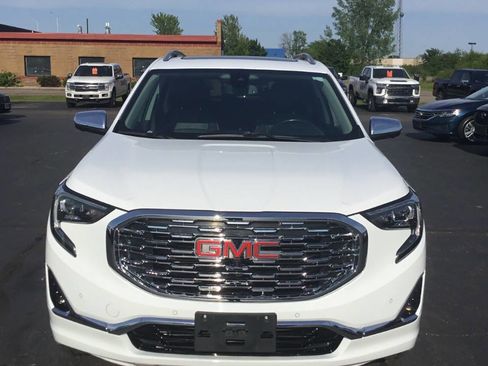 Used 2019 GMC Terrain Denali w/ GMC Pro Grade Package AWD/4WD image 8