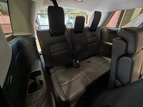 Used 2023 Nissan Pathfinder SL AWD/4WD image 6