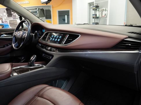 Used 2018 Buick Enclave Avenir w/ Avenir Technology Package image 37