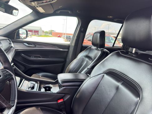 Used 2025 Jeep Grand Cherokee Limited AWD/4WD image 27