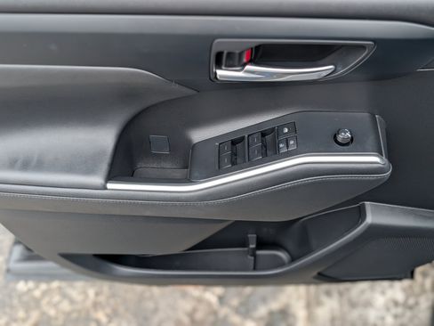 Used 2023 Toyota Highlander XLE image 31