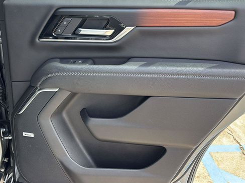 Certified 2025 GMC Yukon Denali AWD/4WD image 22