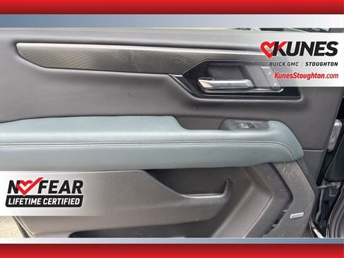 Used 2025 GMC Yukon XL AT4 image 33