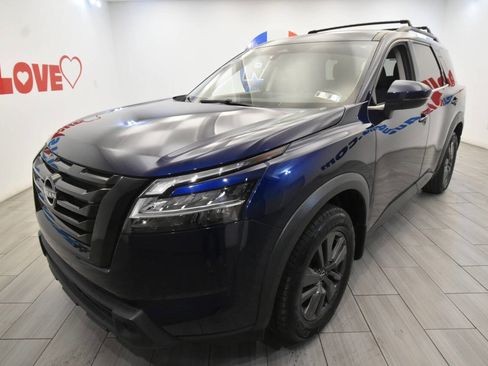 Used 2022 Nissan Pathfinder SV w/ SV Black Package FWD image 1