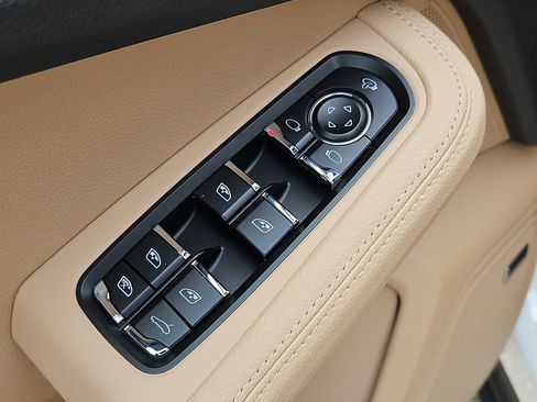 Certified 2026 Porsche Macan AWD/4WD image 23