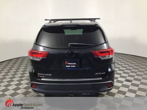 Used 2017 Toyota Highlander XLE image 6