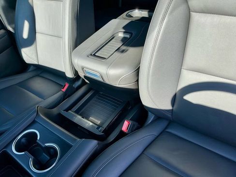 Used 2024 Chevrolet Tahoe Z71 w/ Luxury Package image 39