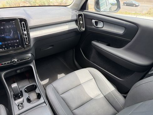 Used 2025 Volvo XC40 B5 Core AWD/4WD image 13