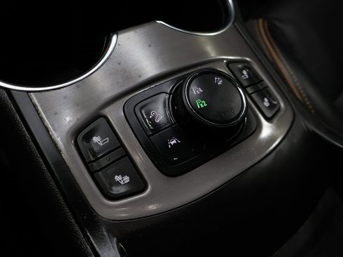 Used 2023 GMC Terrain AT4 image 25