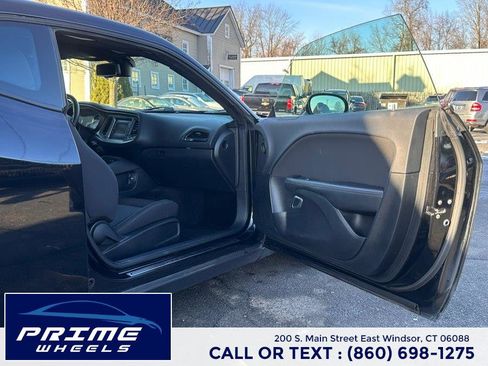 Used 2017 Dodge Challenger SXT image 12