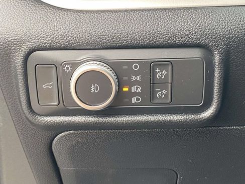 Used 2021 Ford Explorer XLT w/ Equipment Group 202A AWD/4WD image 18