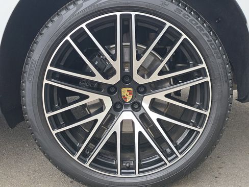 Certified 2025 Porsche Macan image 27