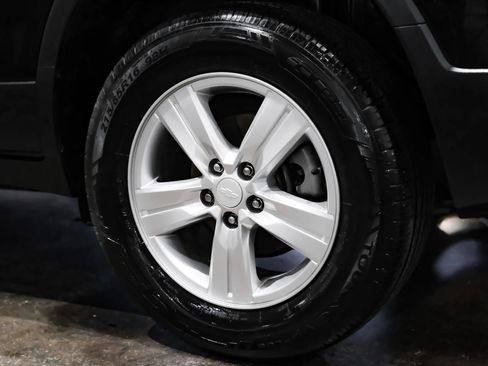 Used 2022 Chevrolet Trax LT w/ LT Convenience Package AWD/4WD image 46