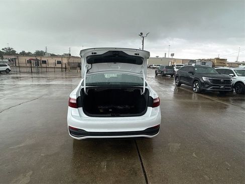 Used 2025 Volkswagen Jetta SE FWD image 28