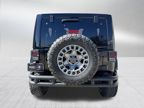 Used 2018 Jeep Wrangler Unlimited Sahara w/ Connectivity Group image 7