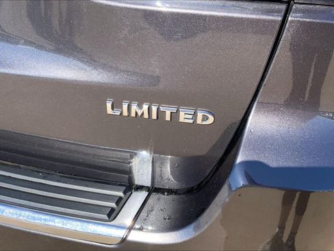 Used 2017 Jeep Grand Cherokee Limited AWD/4WD image 9