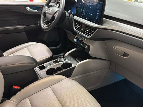 Used 2024 Ford Escape Platinum image 35