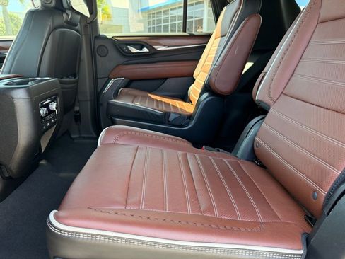 Used 2023 GMC Yukon Denali Ultimate AWD/4WD image 9