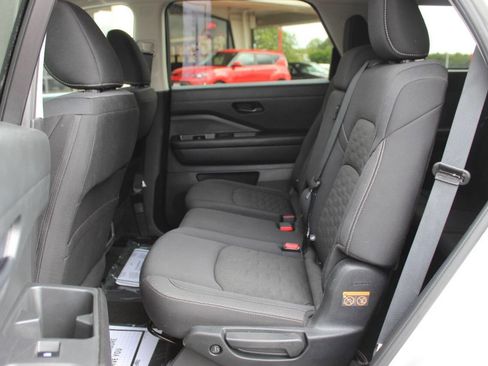Used 2025 Nissan Pathfinder SV FWD image 16