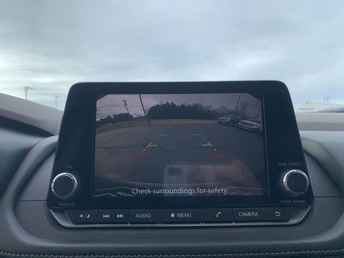 Used 2023 Nissan Rogue SV image 22