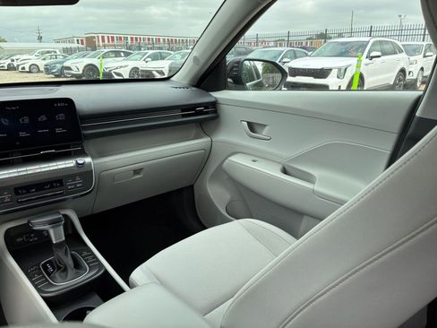 Used 2025 Hyundai Kona SEL AWD/4WD image 31