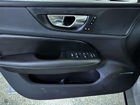 Used 2019 Volvo S60 T6 Momentum image 17