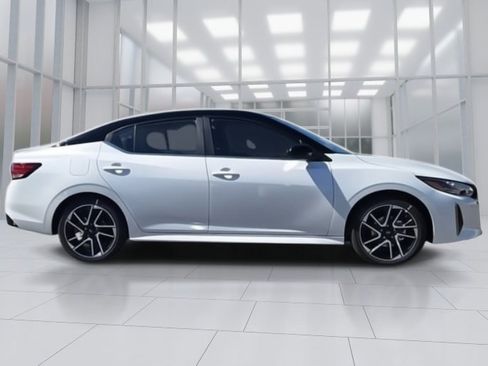 New 2025 Nissan Sentra SR image 6