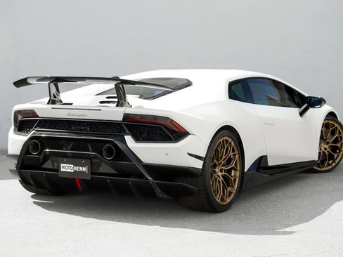 Used 2018 Lamborghini Huracan Performante image 3