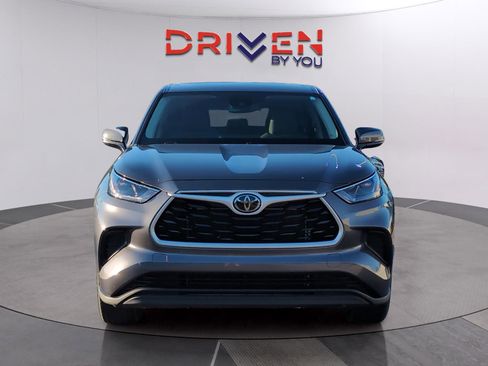 Used 2023 Toyota Highlander L image 8