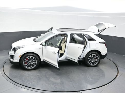 New 2025 Cadillac XT5 Sportv w/ LPO, Floor Liner Package image 36