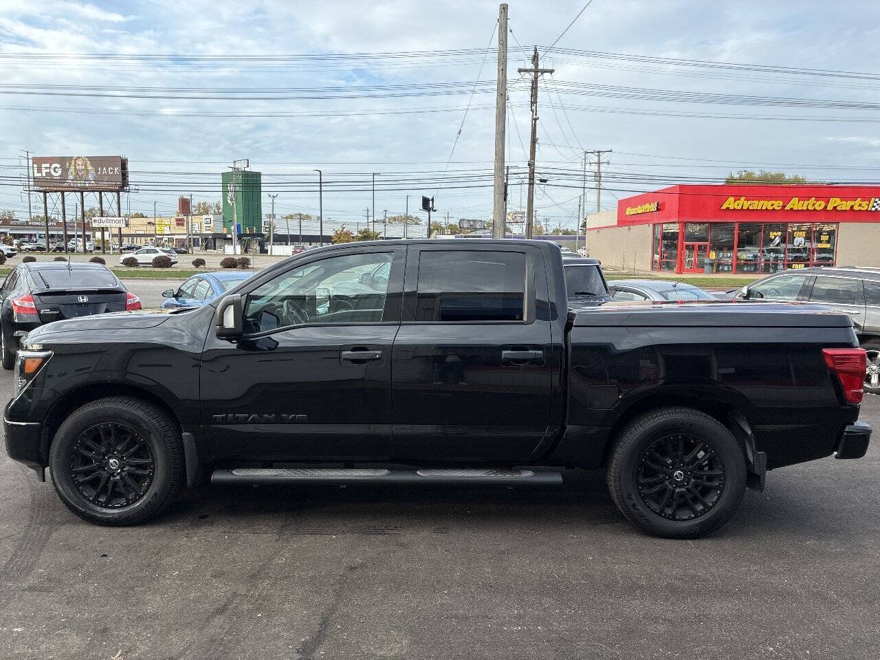 Used 2018 Nissan Titan SV AWD/4WD image 9