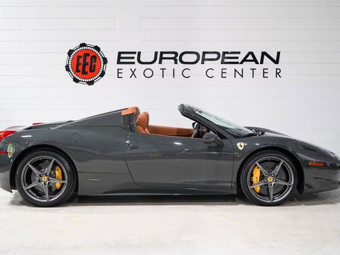 Used 2014 Ferrari 458 Spider image 6